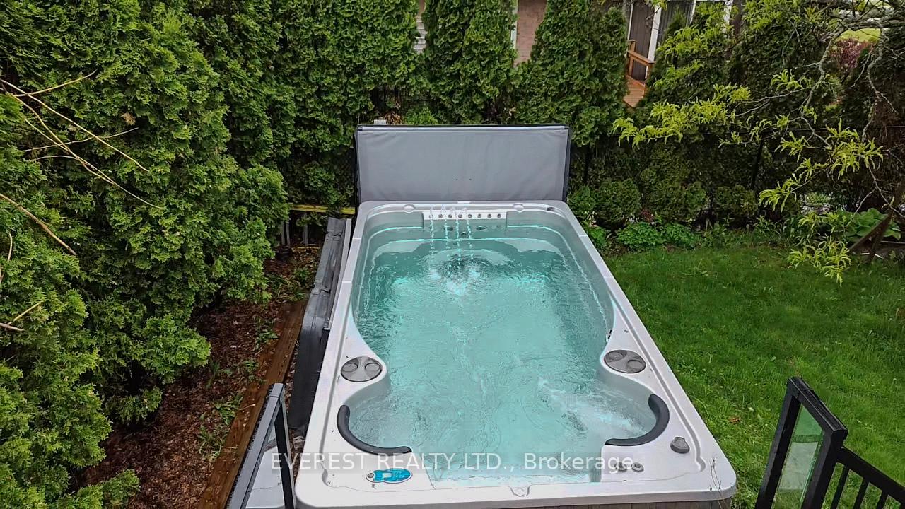Photo 13 of 301 Sunnymeade Drive, Hamilton, Ancaster — HOMEH