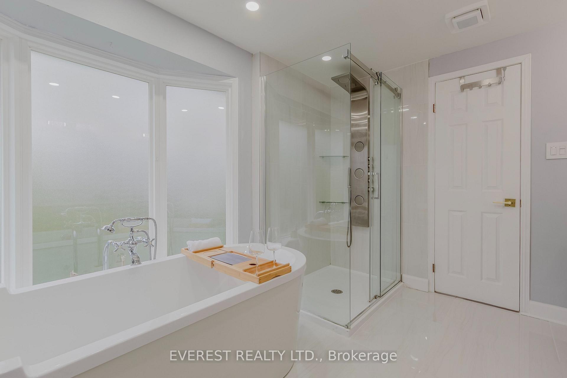 Photo 18 of 301 Sunnymeade Drive, Hamilton, Ancaster — HOMEH