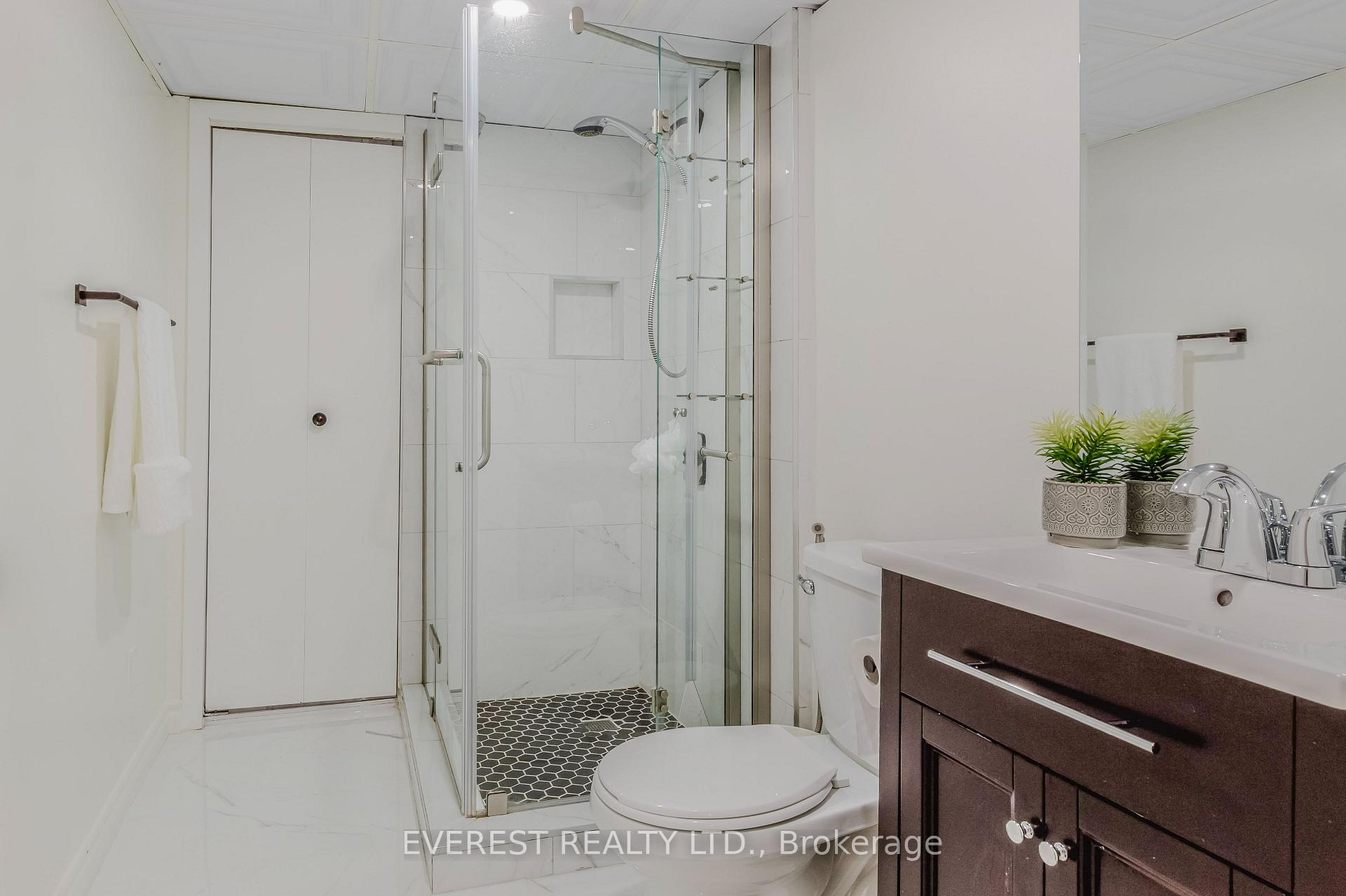 Photo 43 of 301 Sunnymeade Drive, Hamilton, Ancaster — HOMEH