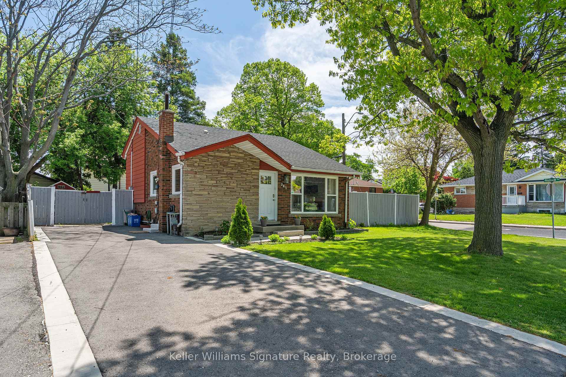 Photo 3 of 341 West 5th Street, Hamilton, Bonnington — HOMEH