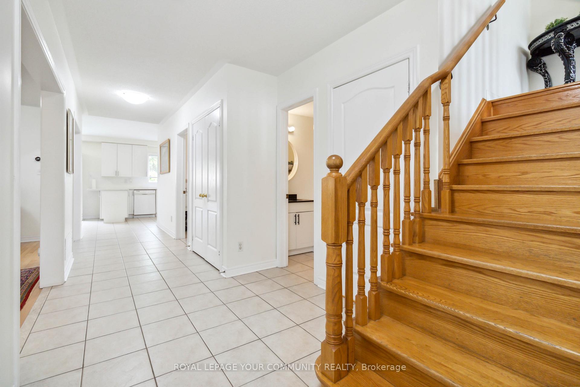 Photo 2 of 23 Hillpath Crescent, Brampton, Snelgrove — HOMEH