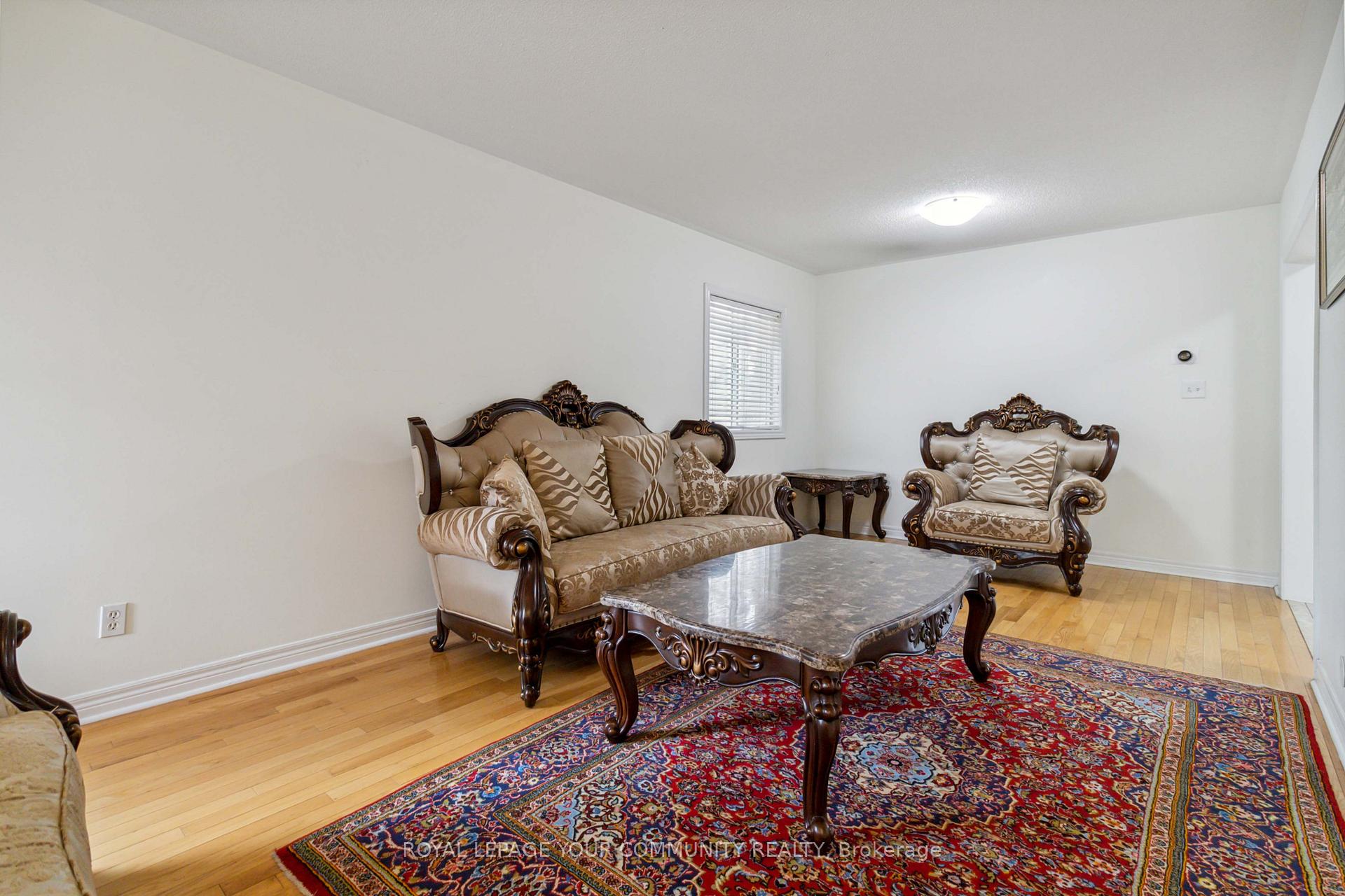 Photo 4 of 23 Hillpath Crescent, Brampton, Snelgrove — HOMEH
