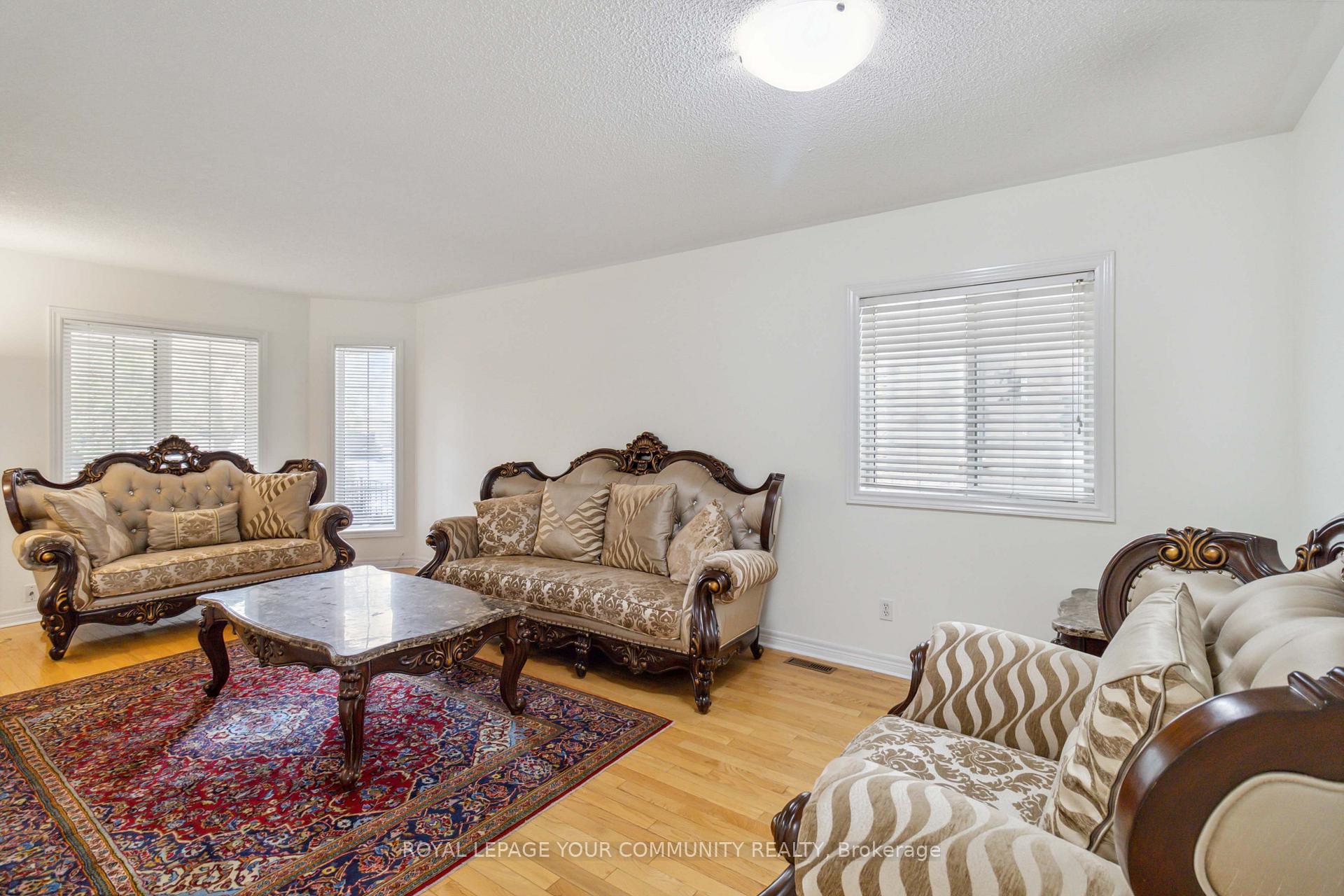 Photo 3 of 23 Hillpath Crescent, Brampton, Snelgrove — HOMEH