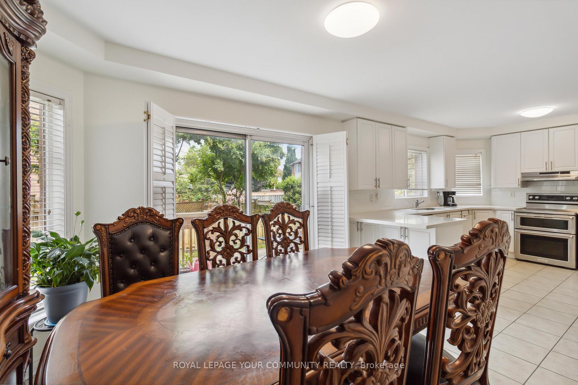 Photo 6 of 23 Hillpath Crescent, Brampton, Snelgrove — HOMEH