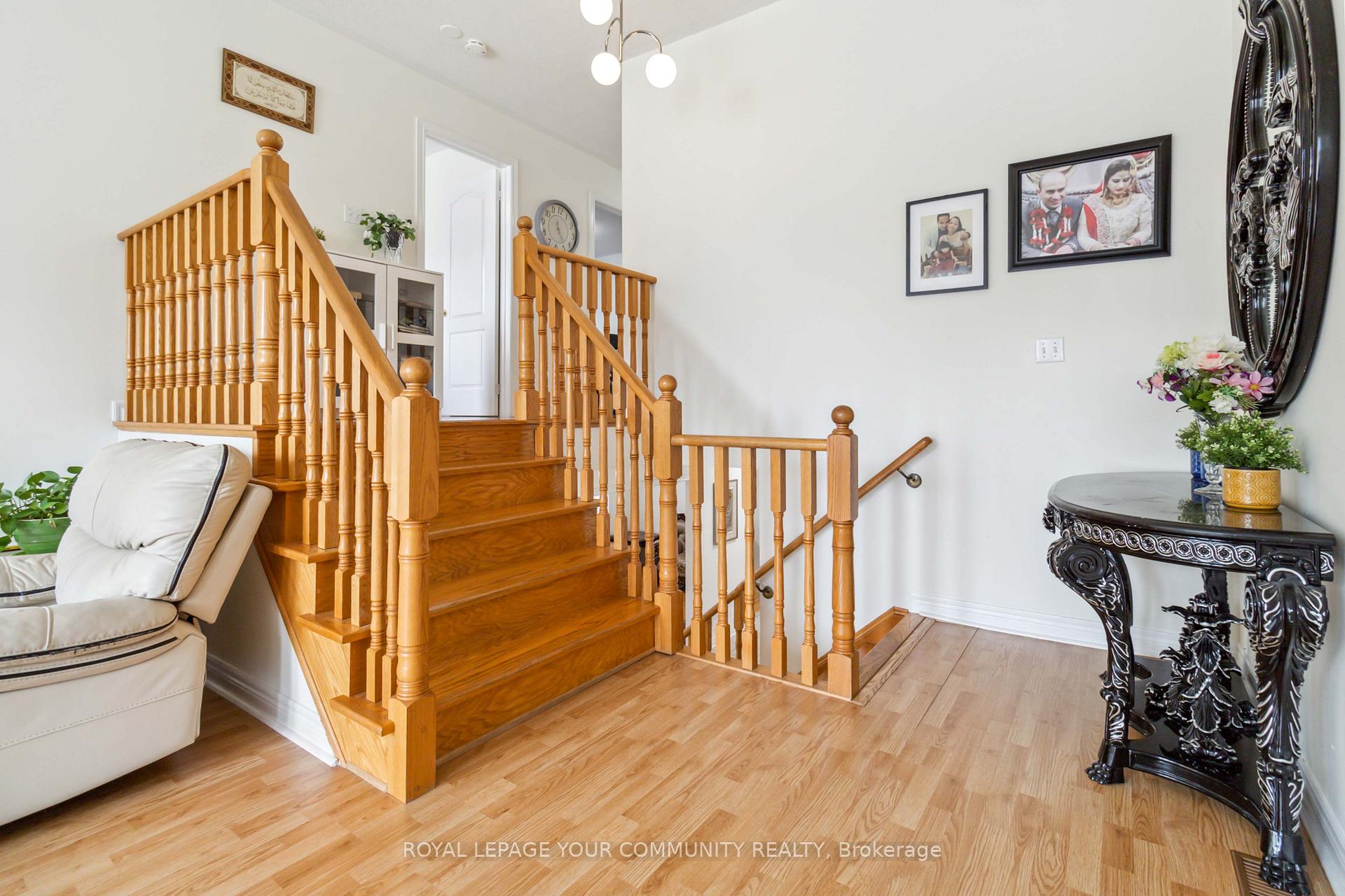 Photo 12 of 23 Hillpath Crescent, Brampton, Snelgrove — HOMEH