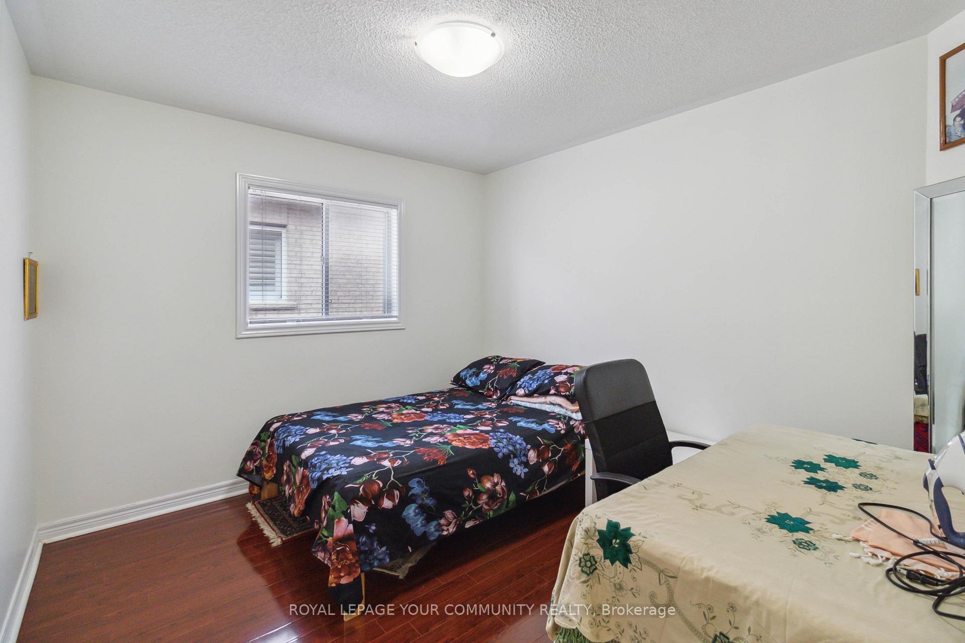 Photo 16 of 23 Hillpath Crescent, Brampton, Snelgrove — HOMEH