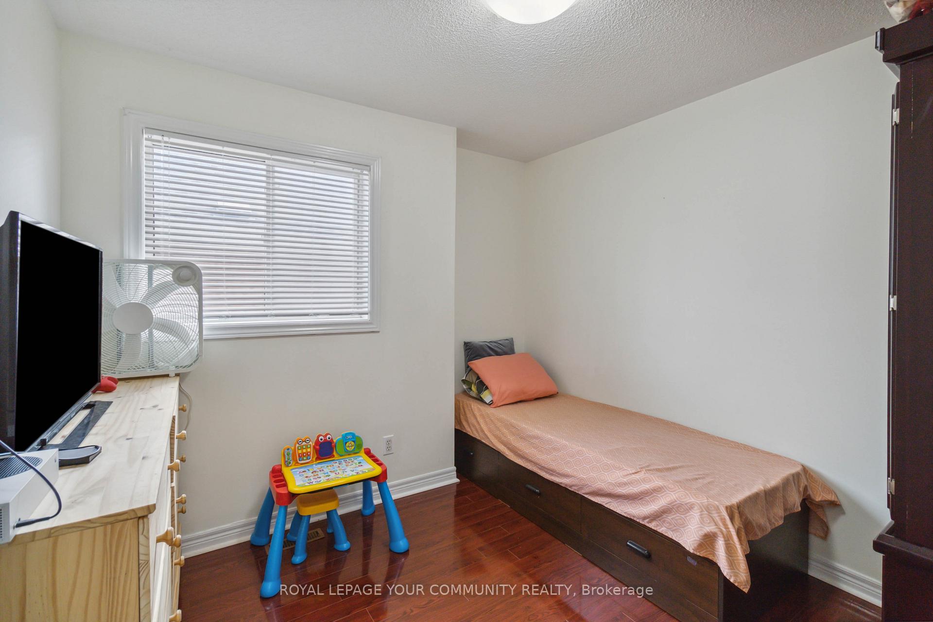 Photo 11 of 23 Hillpath Crescent, Brampton, Snelgrove — HOMEH