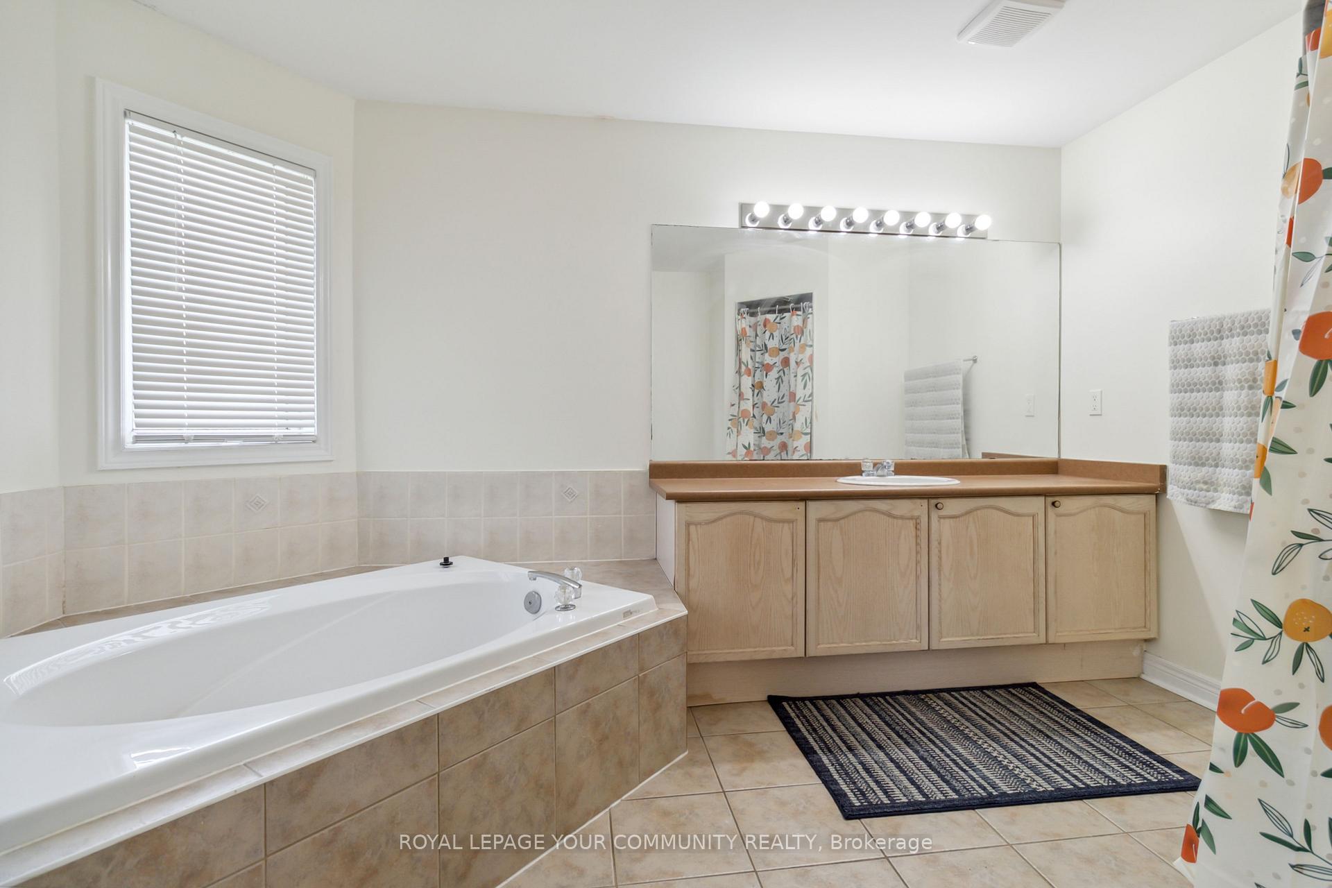 Photo 10 of 23 Hillpath Crescent, Brampton, Snelgrove — HOMEH