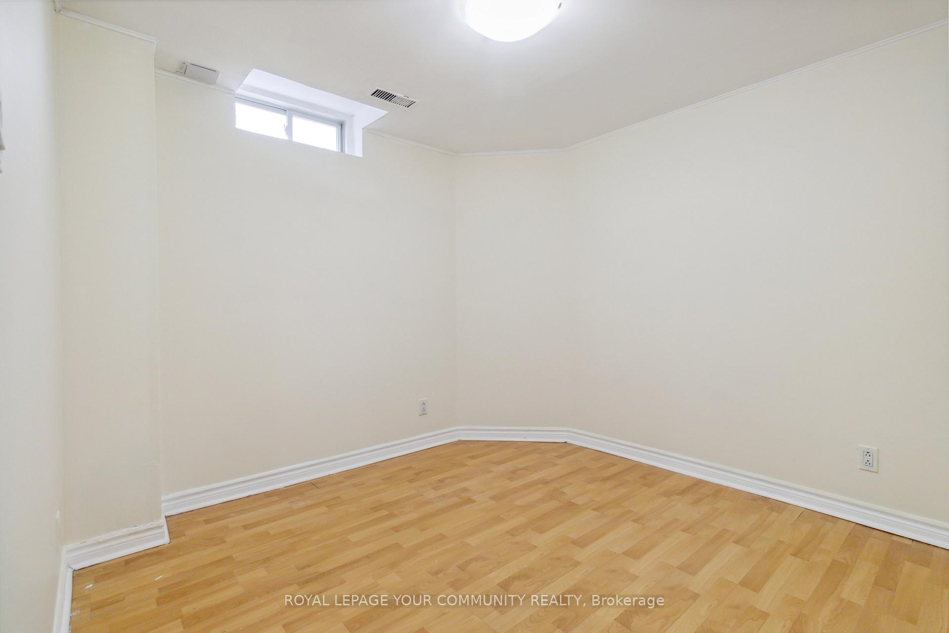 Photo 14 of 23 Hillpath Crescent, Brampton, Snelgrove — HOMEH