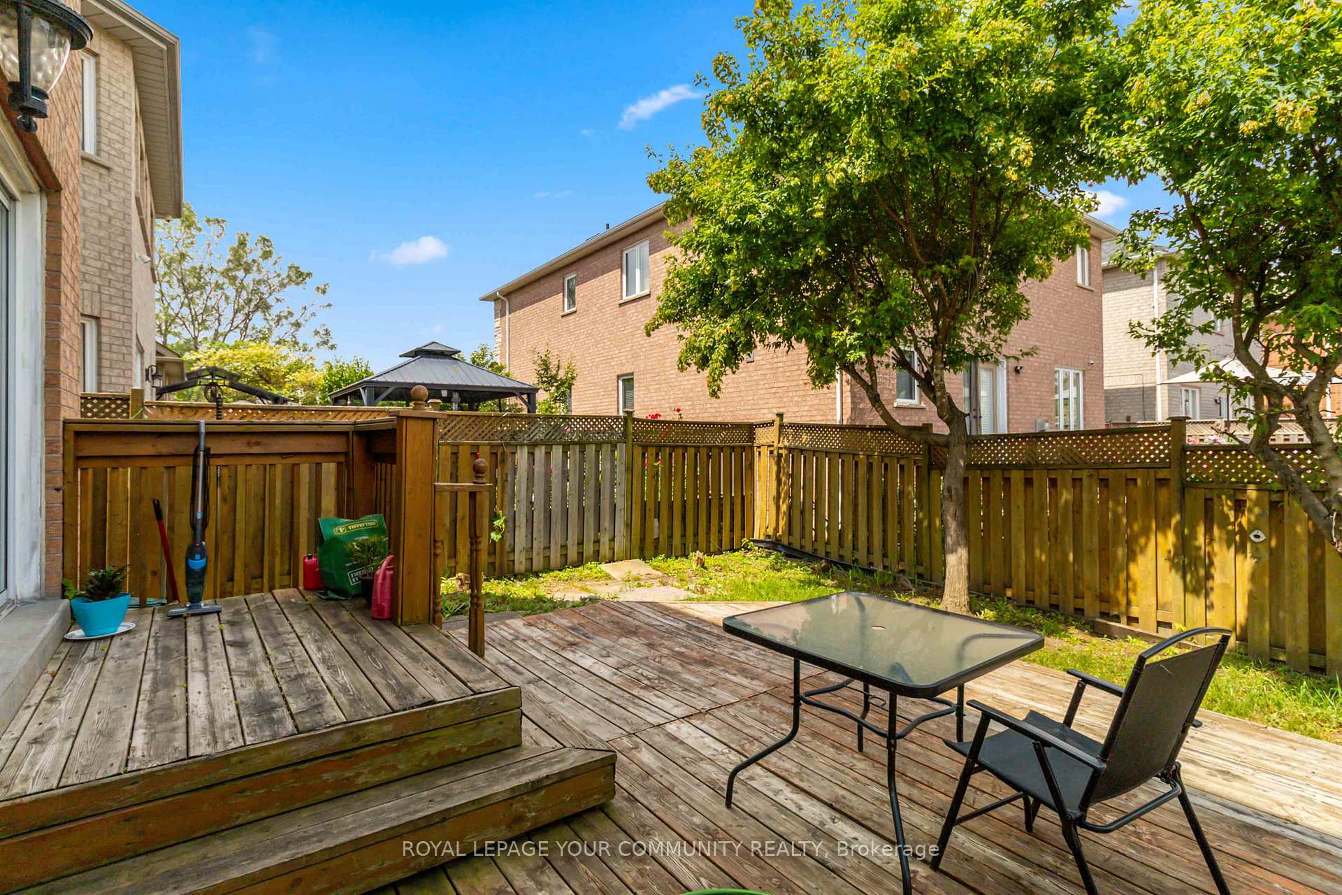Photo 8 of 23 Hillpath Crescent, Brampton, Snelgrove — HOMEH