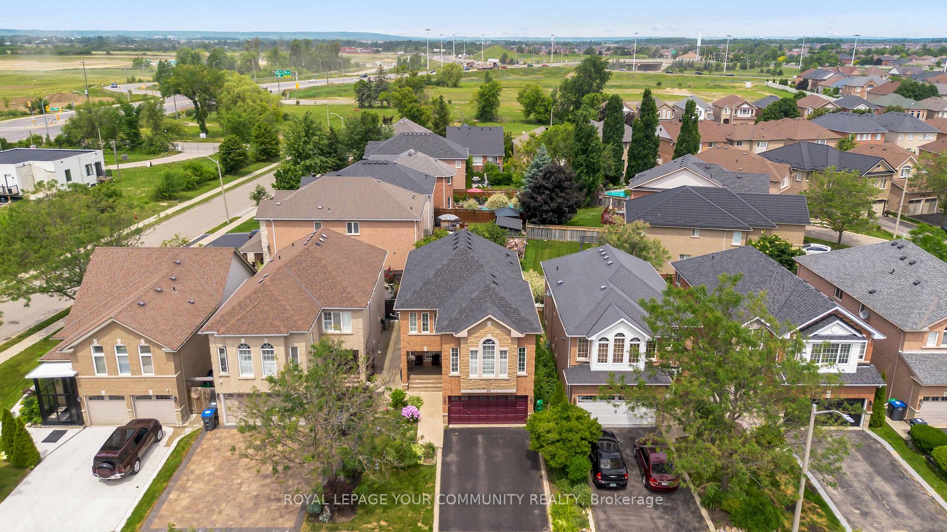Photo 18 of 23 Hillpath Crescent, Brampton, Snelgrove — HOMEH