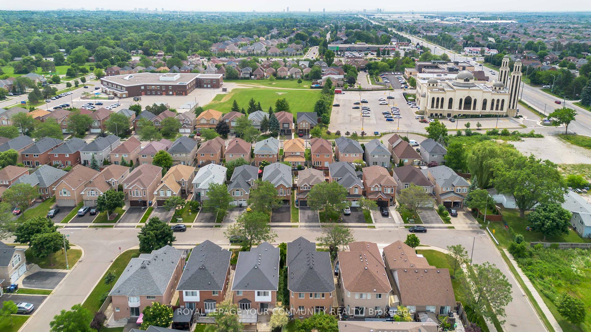 Photo 19 of 23 Hillpath Crescent, Brampton, Snelgrove — HOMEH