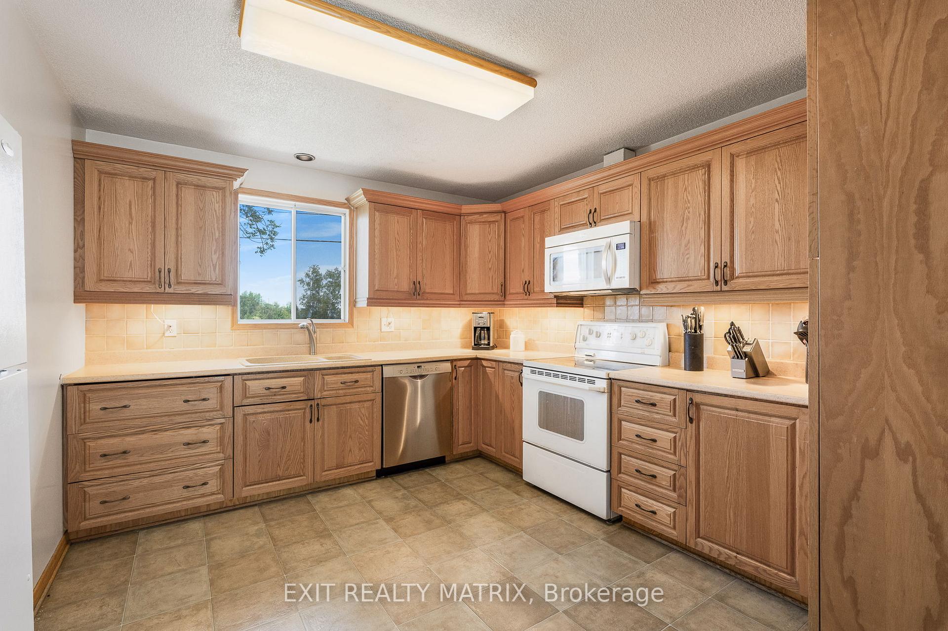 Photo 10 of 1624 Ste-Anne Road, Champlain, Champlain Twp — HOMEH