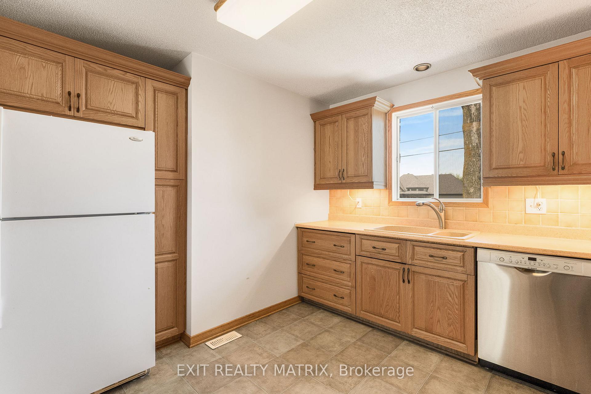 Photo 13 of 1624 Ste-Anne Road, Champlain, Champlain Twp — HOMEH