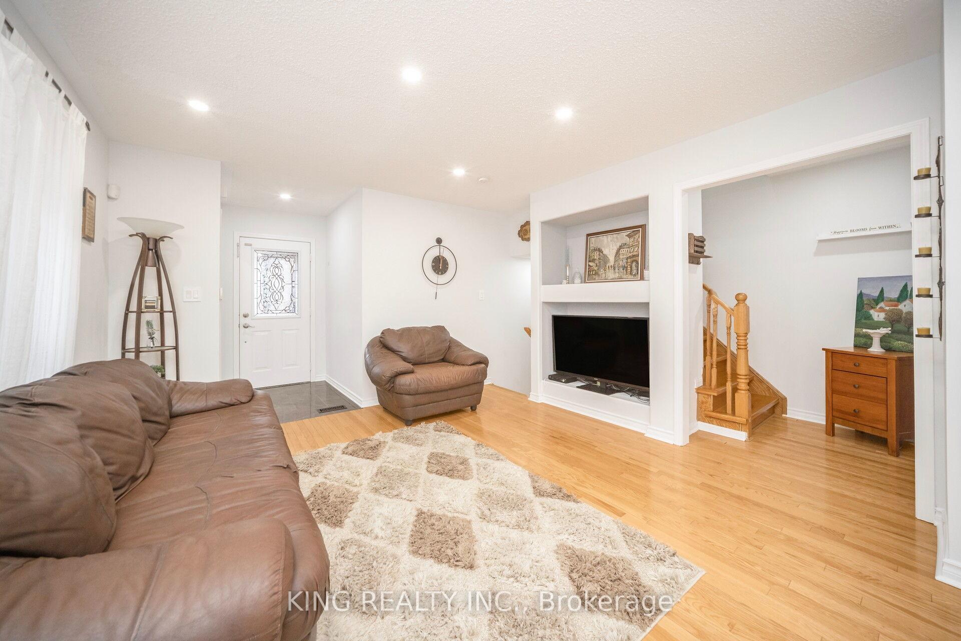 Photo 10 of 107 Herdwick Street, Brampton, Gore Industrial North — HOMEH