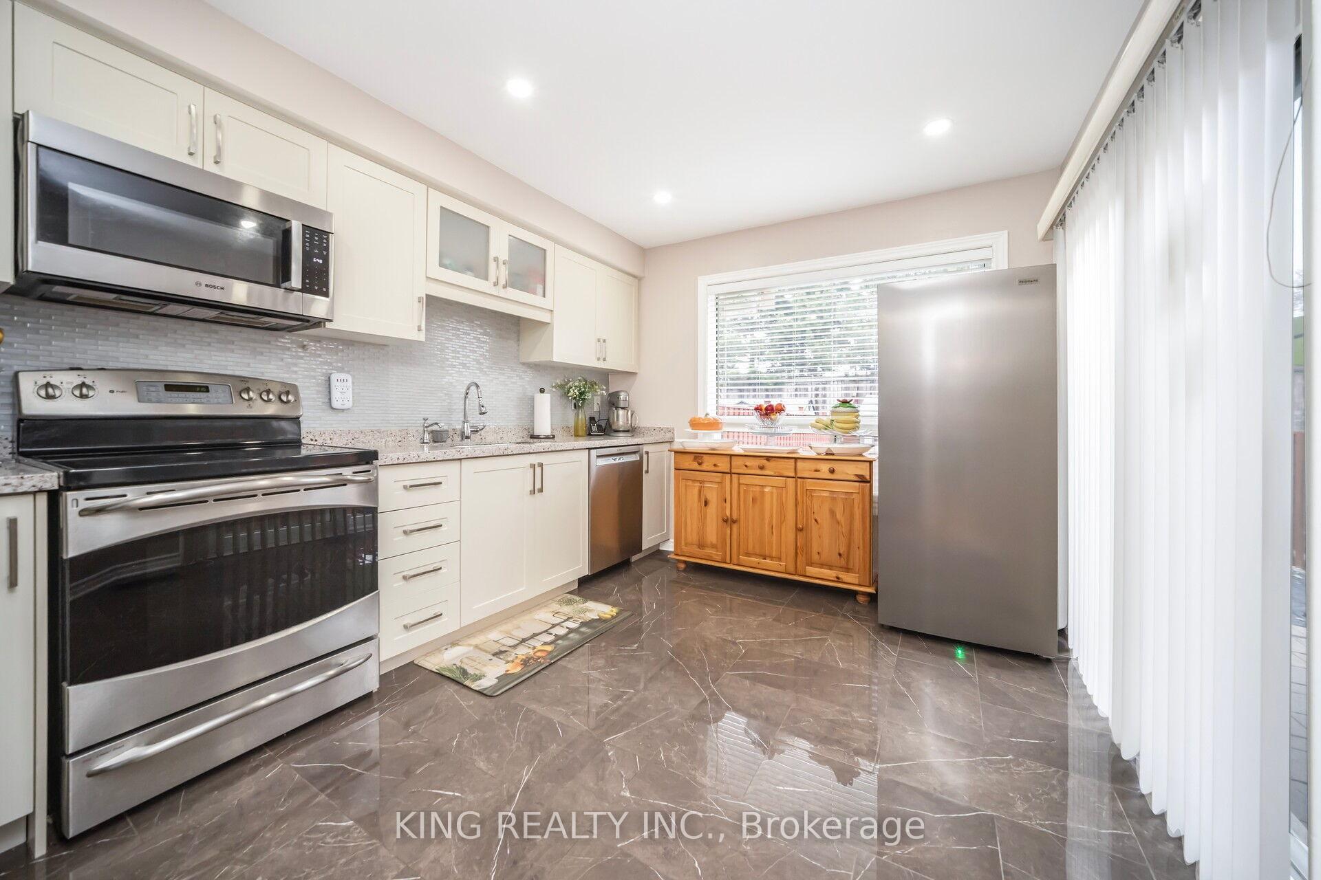 Photo 14 of 107 Herdwick Street, Brampton, Gore Industrial North — HOMEH