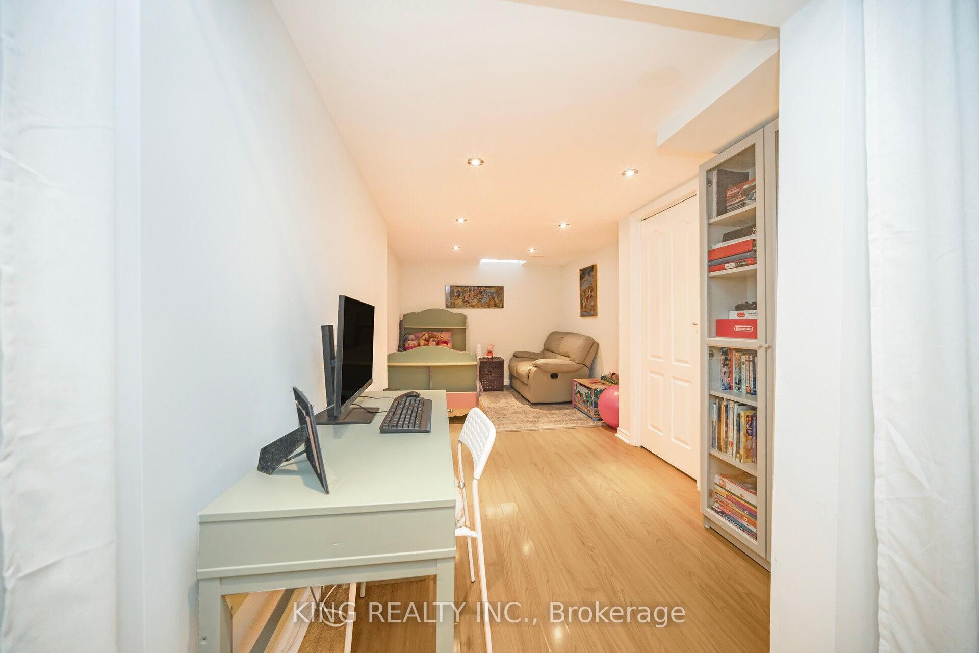 Photo 35 of 107 Herdwick Street, Brampton, Gore Industrial North — HOMEH