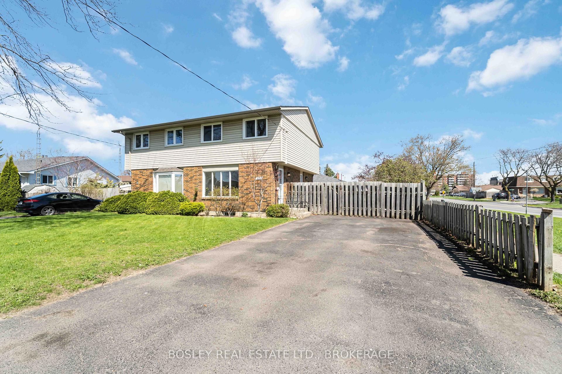 Front of 2 Crescentwood Drive
