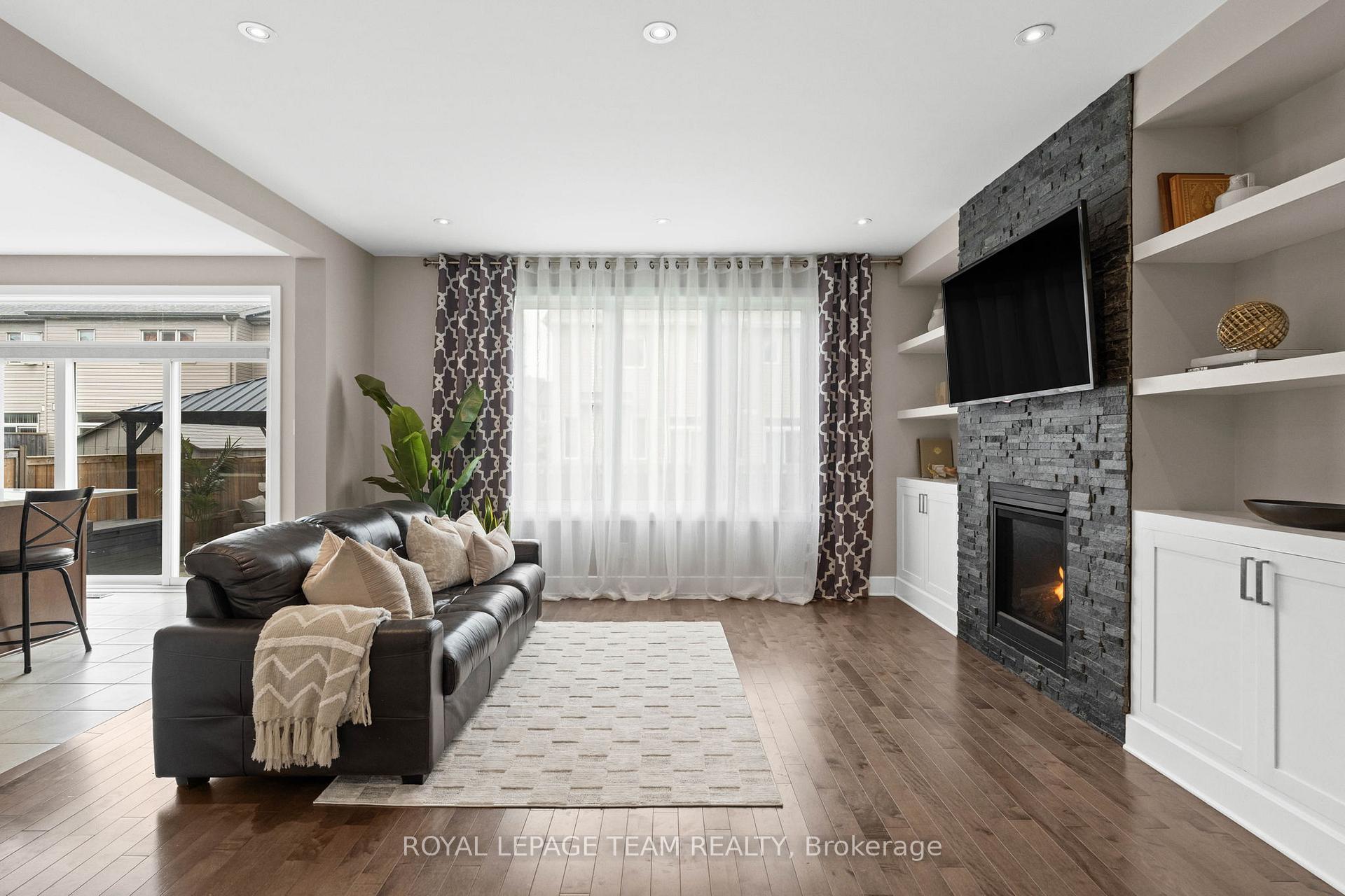 Photo 10 of 24 Knockaderry Crescent, Ottawa, Barrhaven - Half Moon Bay — HOMEH