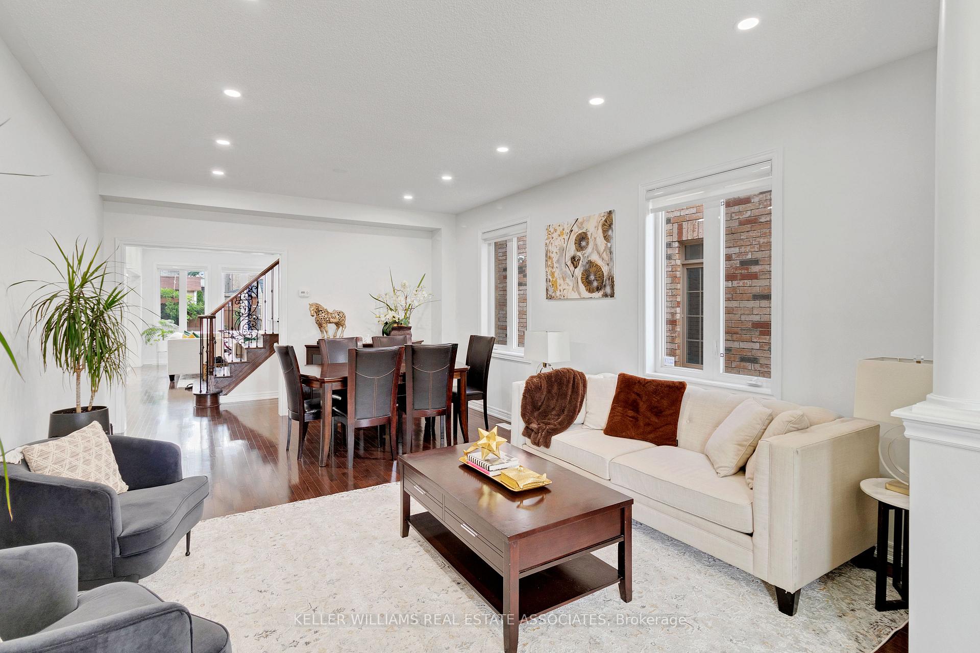 Photo 5 of 51 Black Diamond Crescent, Brampton, Credit Valley — HOMEH