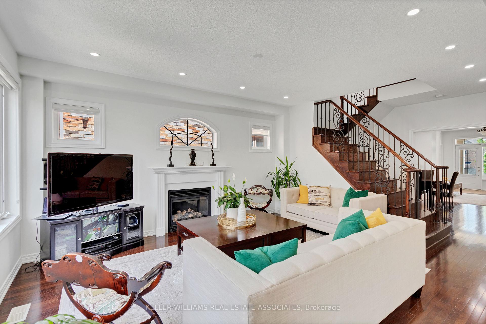 Photo 8 of 51 Black Diamond Crescent, Brampton, Credit Valley — HOMEH