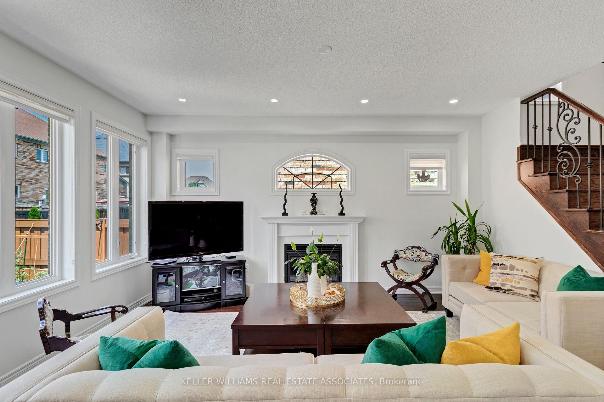 Photo 7 of 51 Black Diamond Crescent, Brampton, Credit Valley — HOMEH