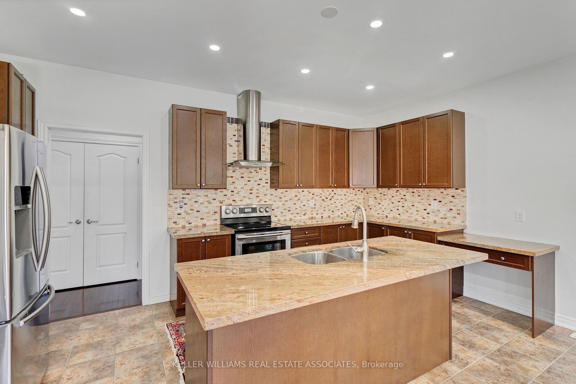 Photo 11 of 51 Black Diamond Crescent, Brampton, Credit Valley — HOMEH