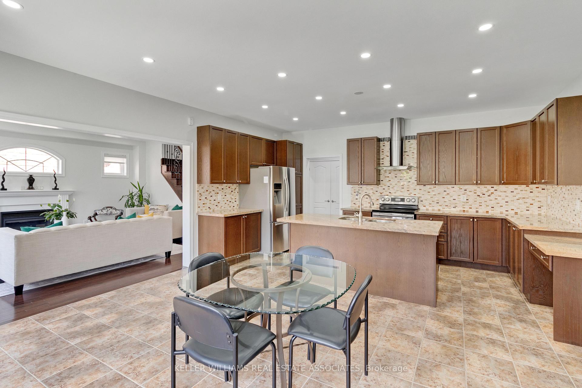 Photo 13 of 51 Black Diamond Crescent, Brampton, Credit Valley — HOMEH