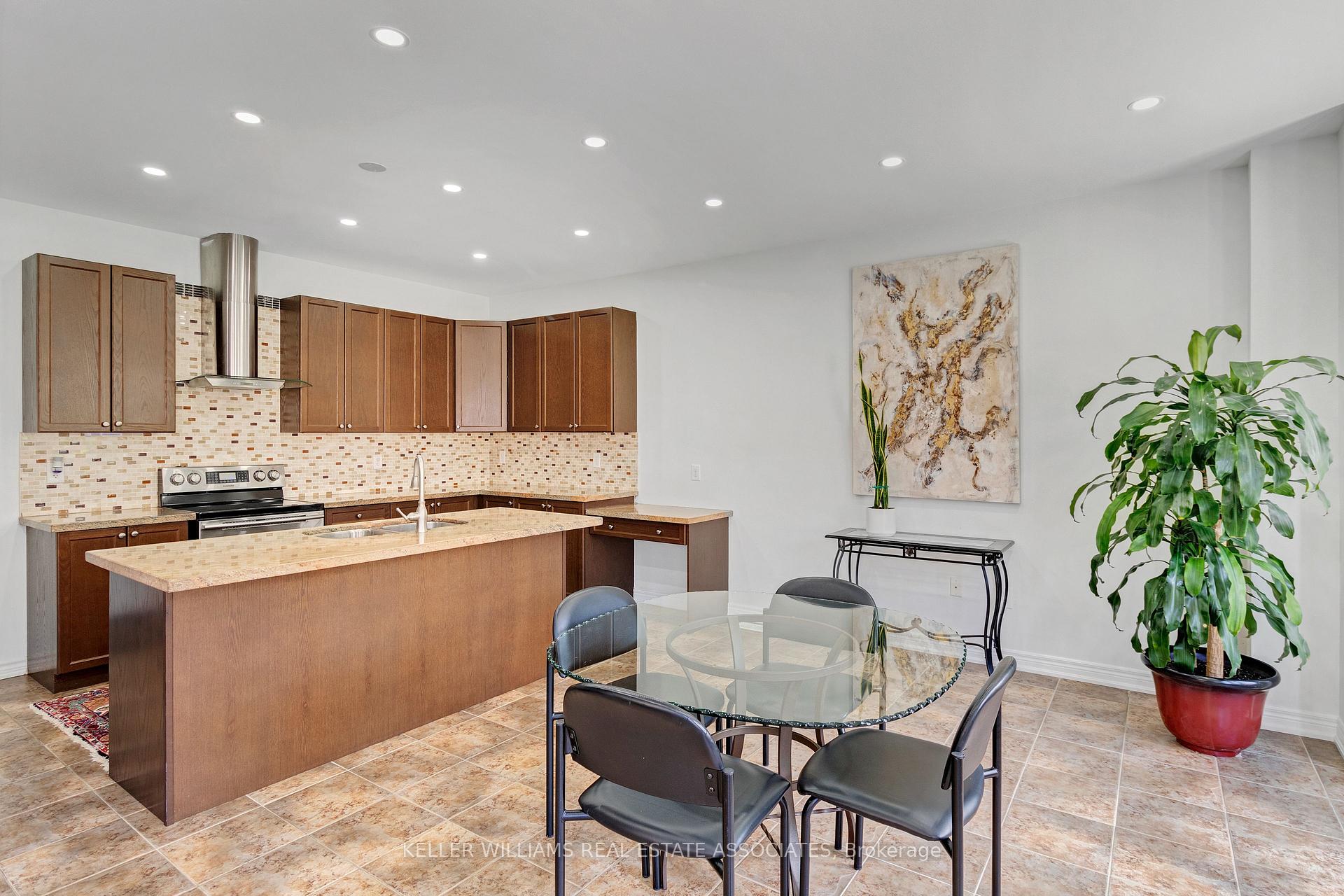 Photo 9 of 51 Black Diamond Crescent, Brampton, Credit Valley — HOMEH