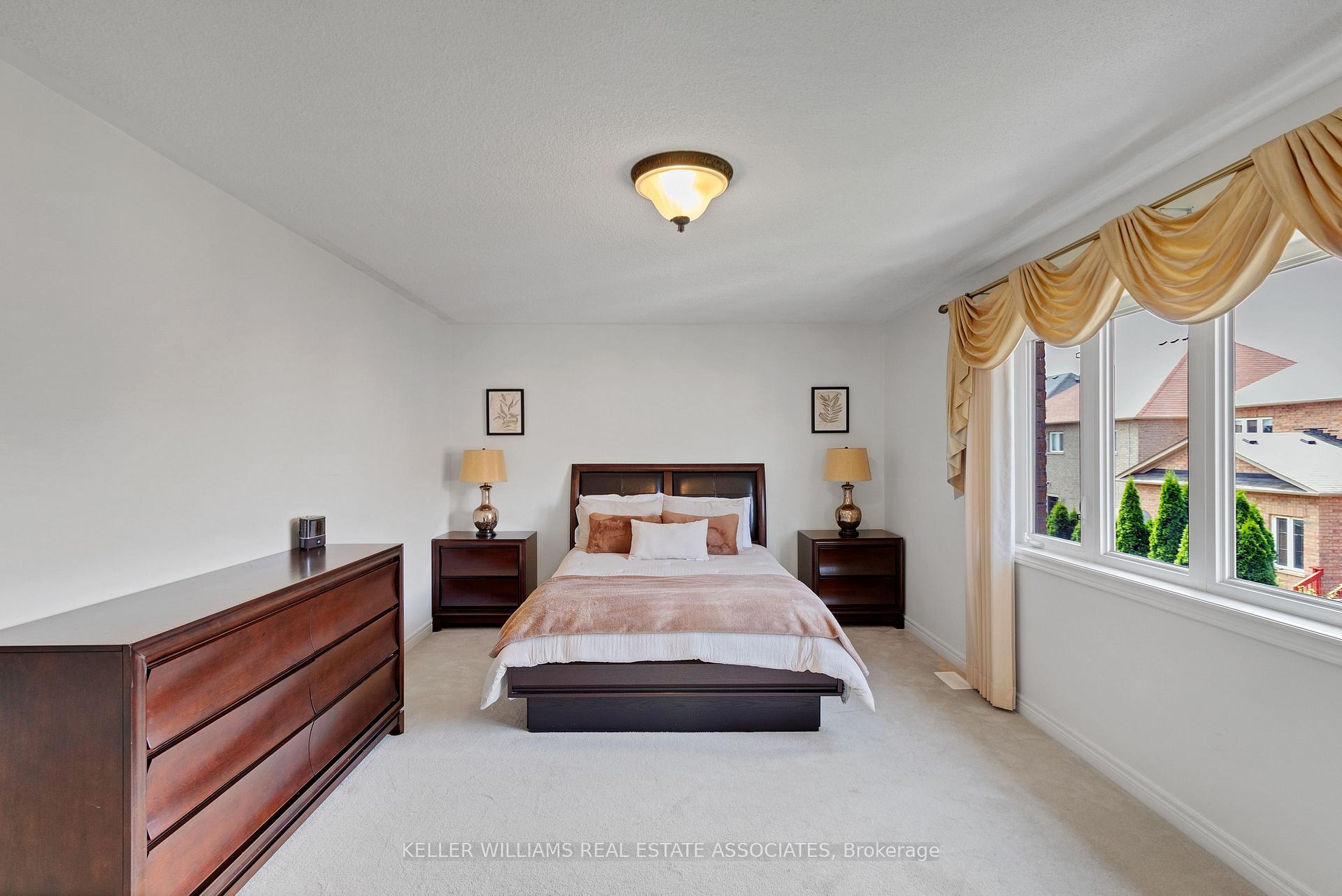 Photo 10 of 51 Black Diamond Crescent, Brampton, Credit Valley — HOMEH