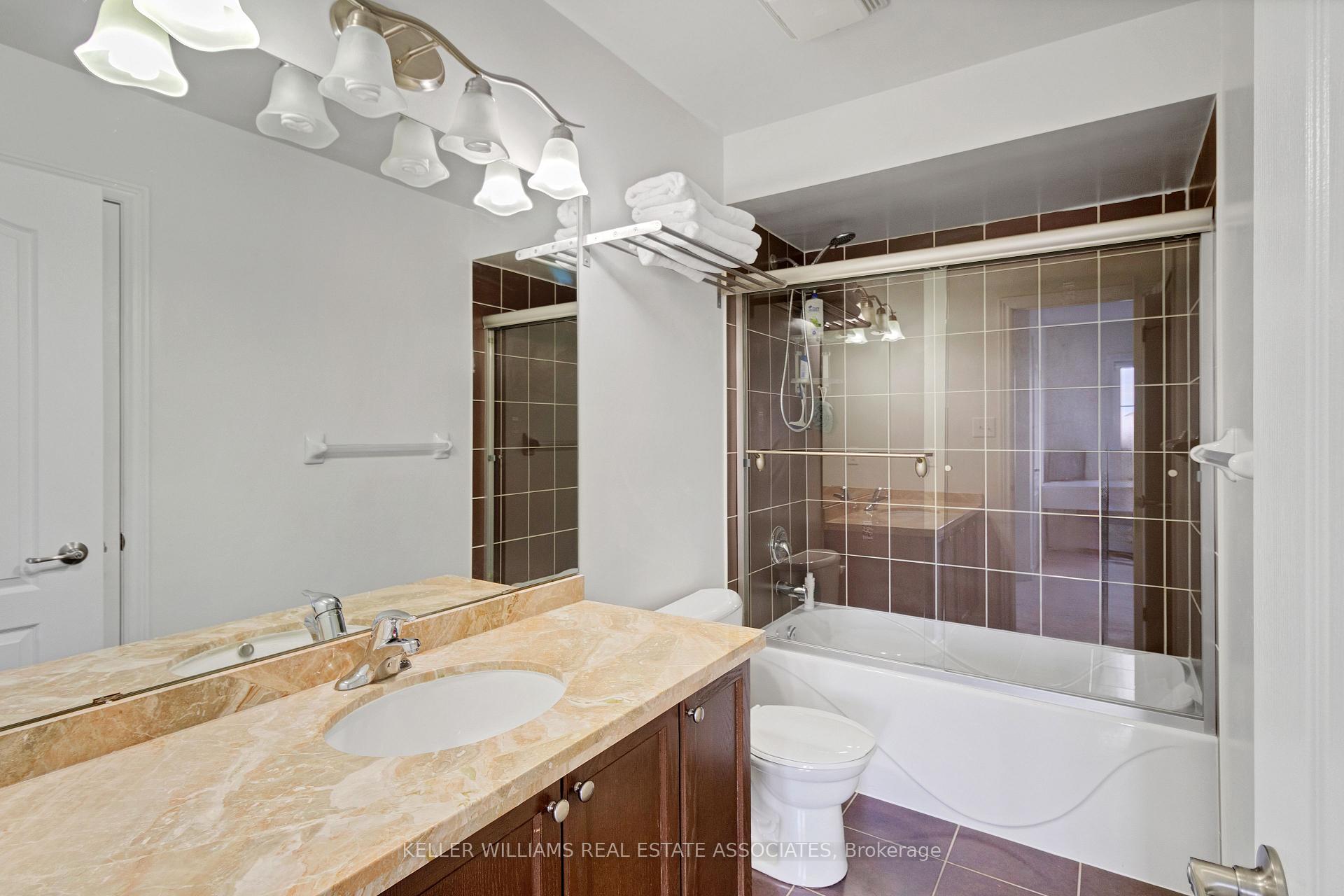 Photo 33 of 51 Black Diamond Crescent, Brampton, Credit Valley — HOMEH