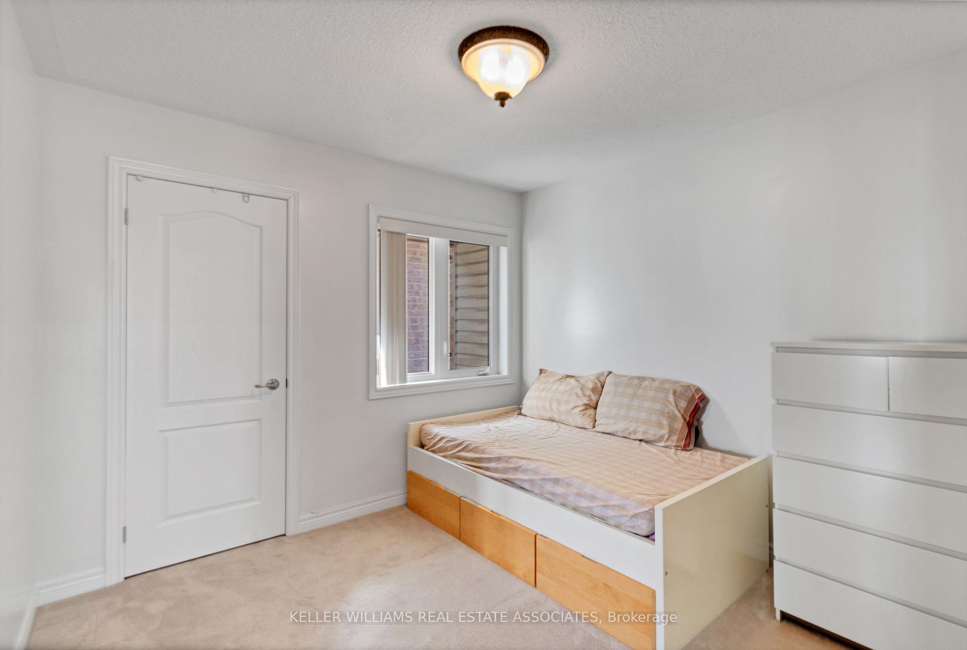 Photo 12 of 51 Black Diamond Crescent, Brampton, Credit Valley — HOMEH