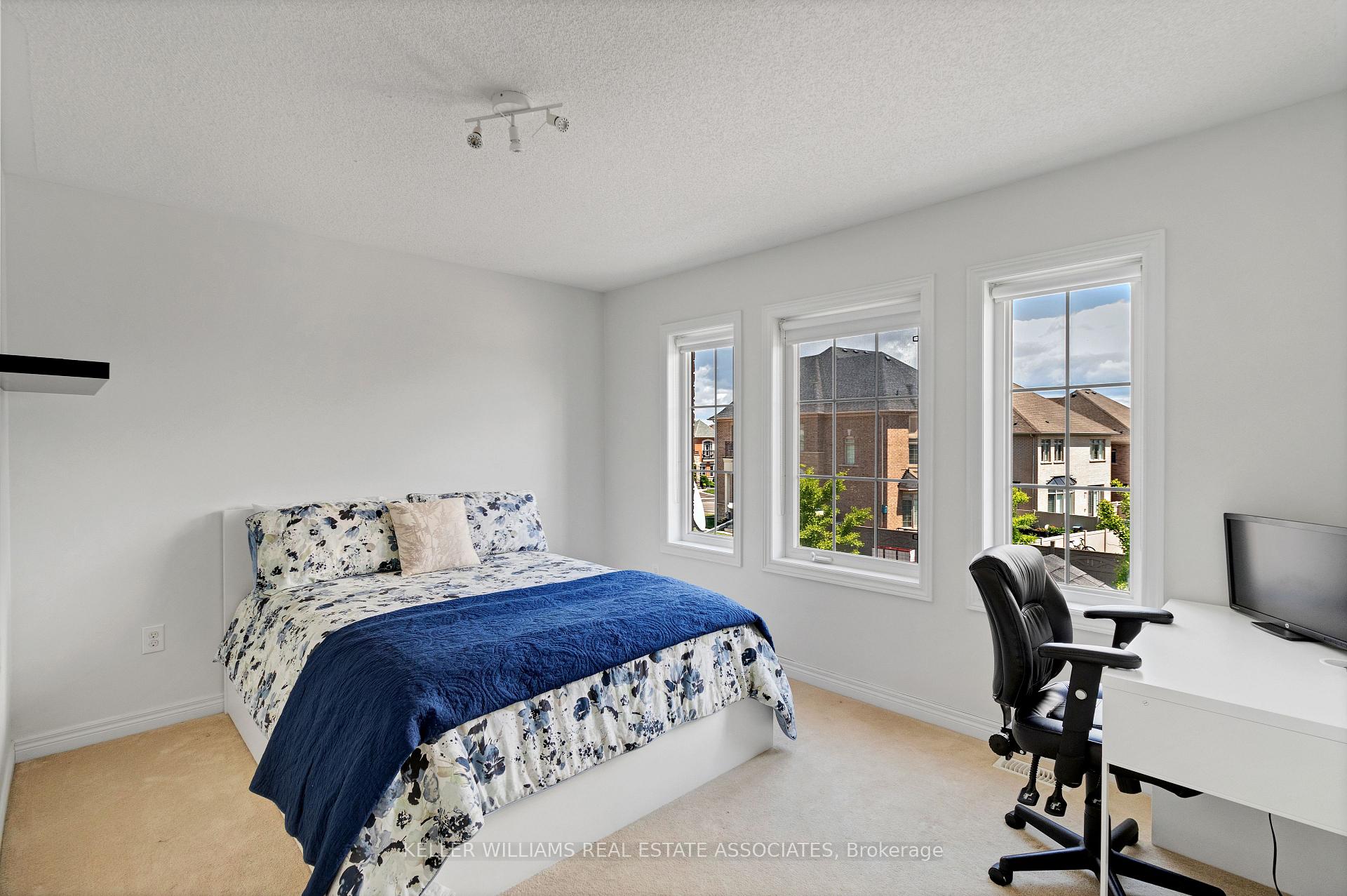 Photo 19 of 51 Black Diamond Crescent, Brampton, Credit Valley — HOMEH