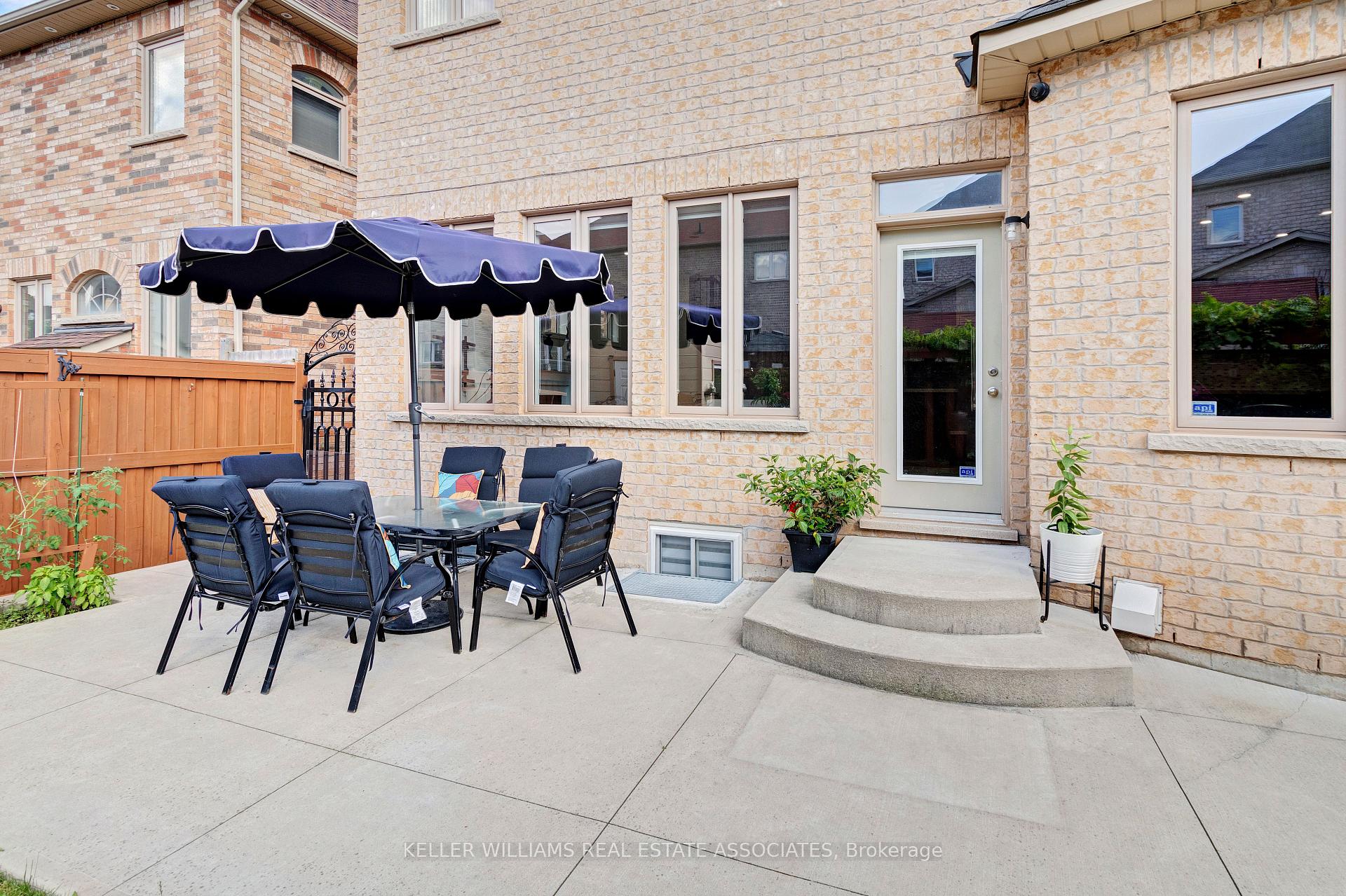 Photo 23 of 51 Black Diamond Crescent, Brampton, Credit Valley — HOMEH