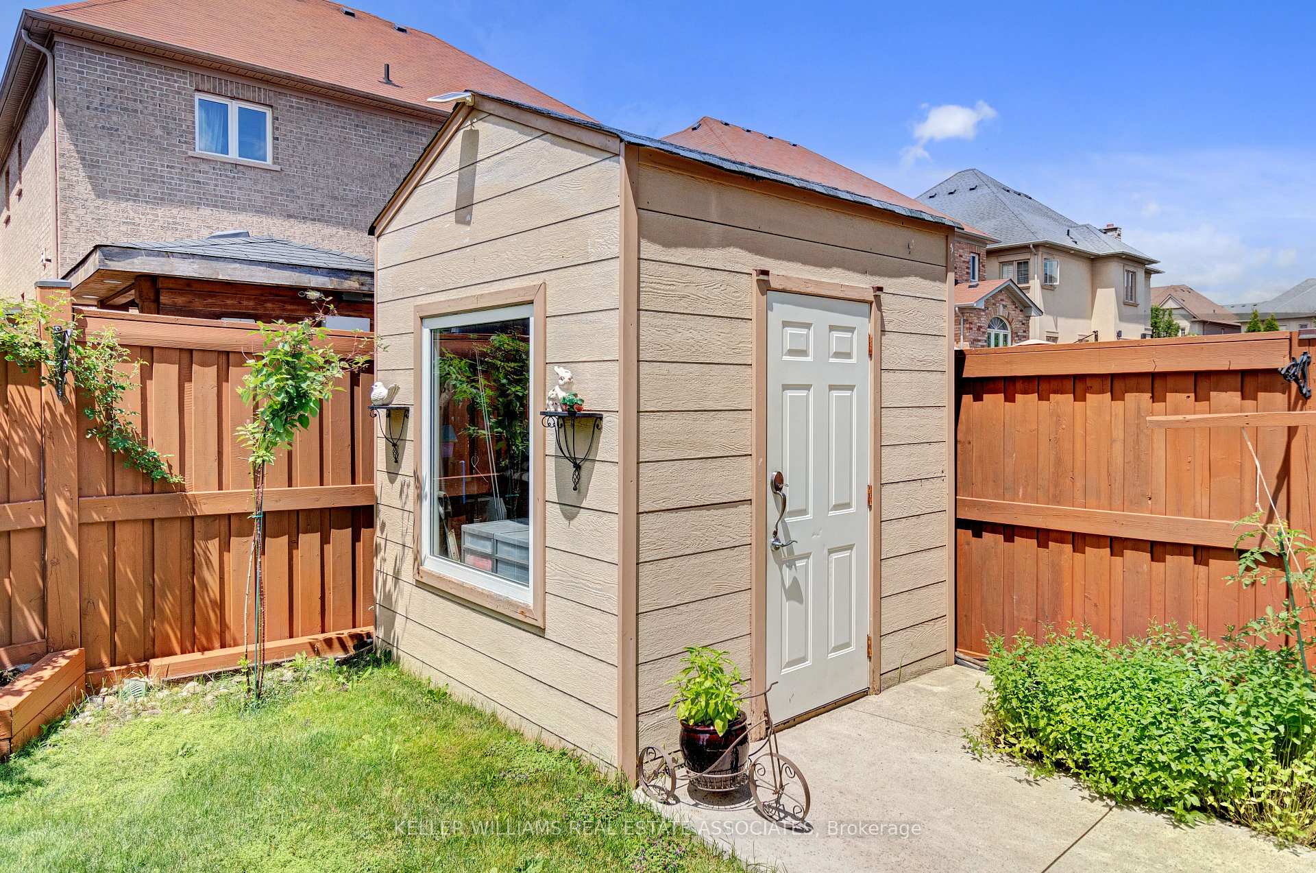 Photo 25 of 51 Black Diamond Crescent, Brampton, Credit Valley — HOMEH