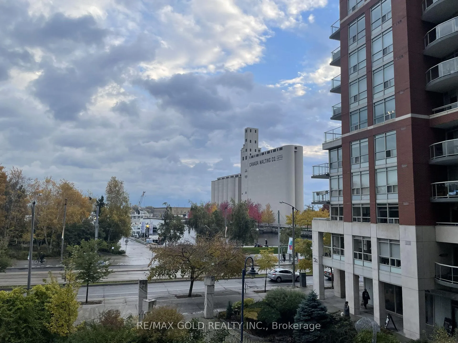 Front of Unit 318, 550 Queens Quay W