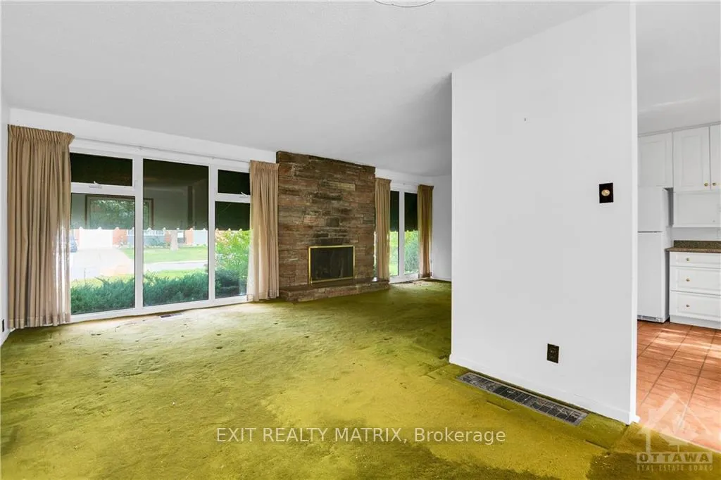Photo 4 of 26 Wallford Way, Ottawa, City View/Skyline/Fisher Heights/Parkwood Hills — HOMEH