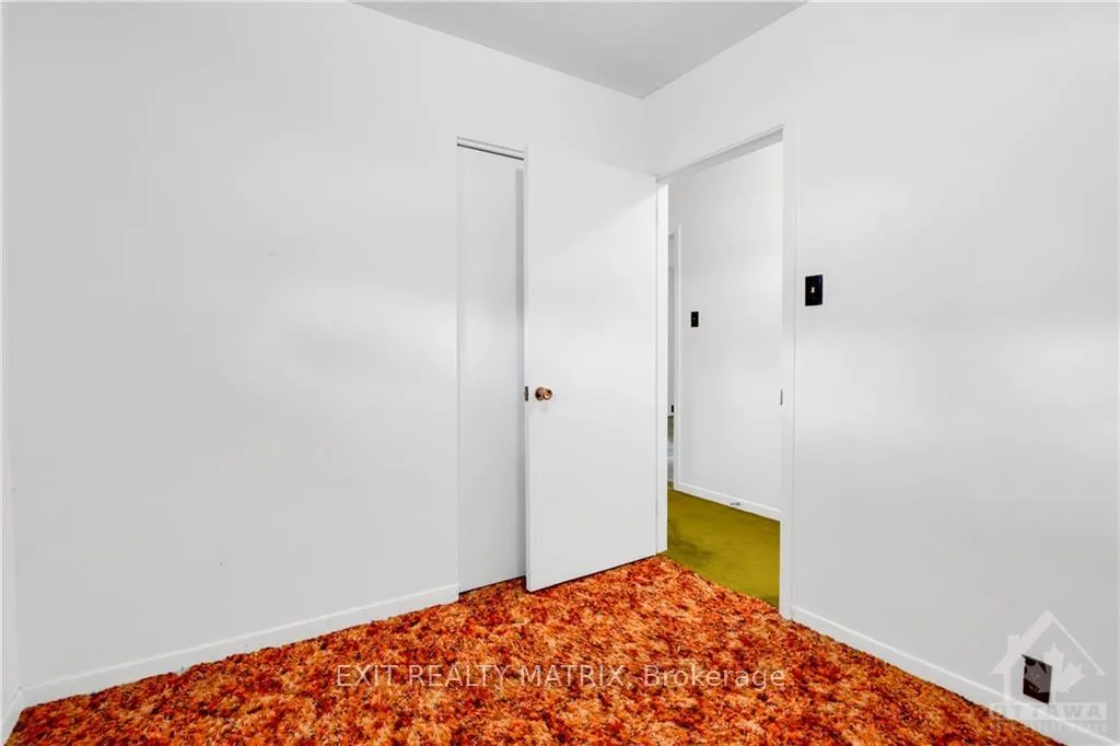 Photo 8 of 26 Wallford Way, Ottawa, City View/Skyline/Fisher Heights/Parkwood Hills — HOMEH