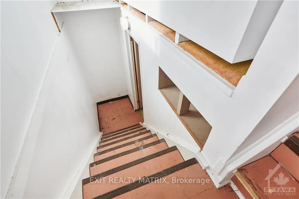 Photo 12 of 26 Wallford Way, Ottawa, City View/Skyline/Fisher Heights/Parkwood Hills — HOMEH