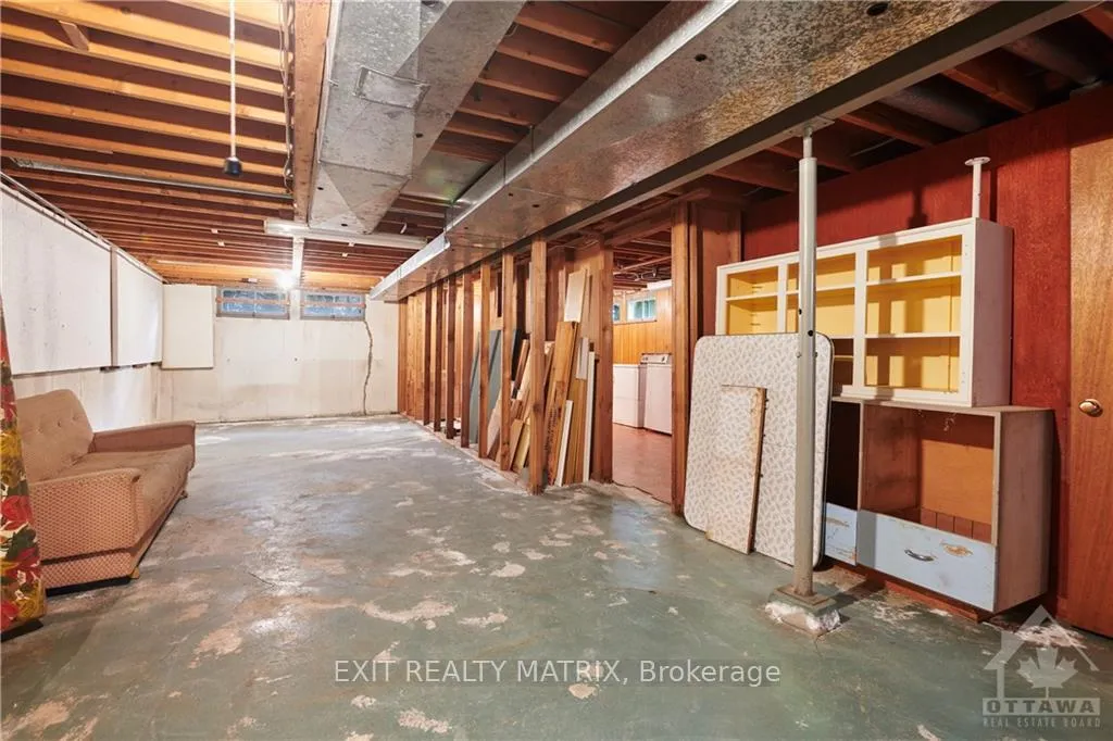 Photo 13 of 26 Wallford Way, Ottawa, City View/Skyline/Fisher Heights/Parkwood Hills — HOMEH