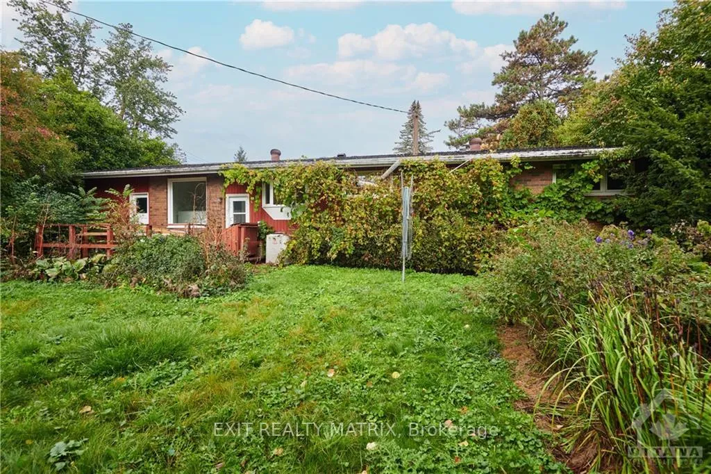 Photo 15 of 26 Wallford Way, Ottawa, City View/Skyline/Fisher Heights/Parkwood Hills — HOMEH