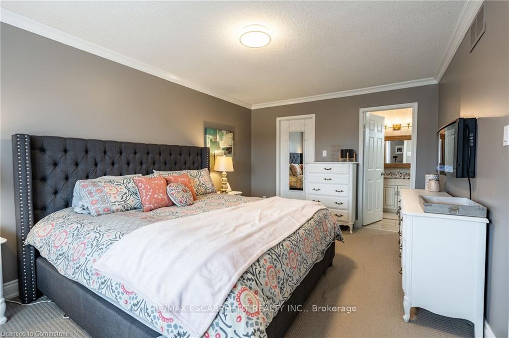 Photo 18 of 221 Homebrook Drive, Hamilton, Rural Glanbrook — HOMEH