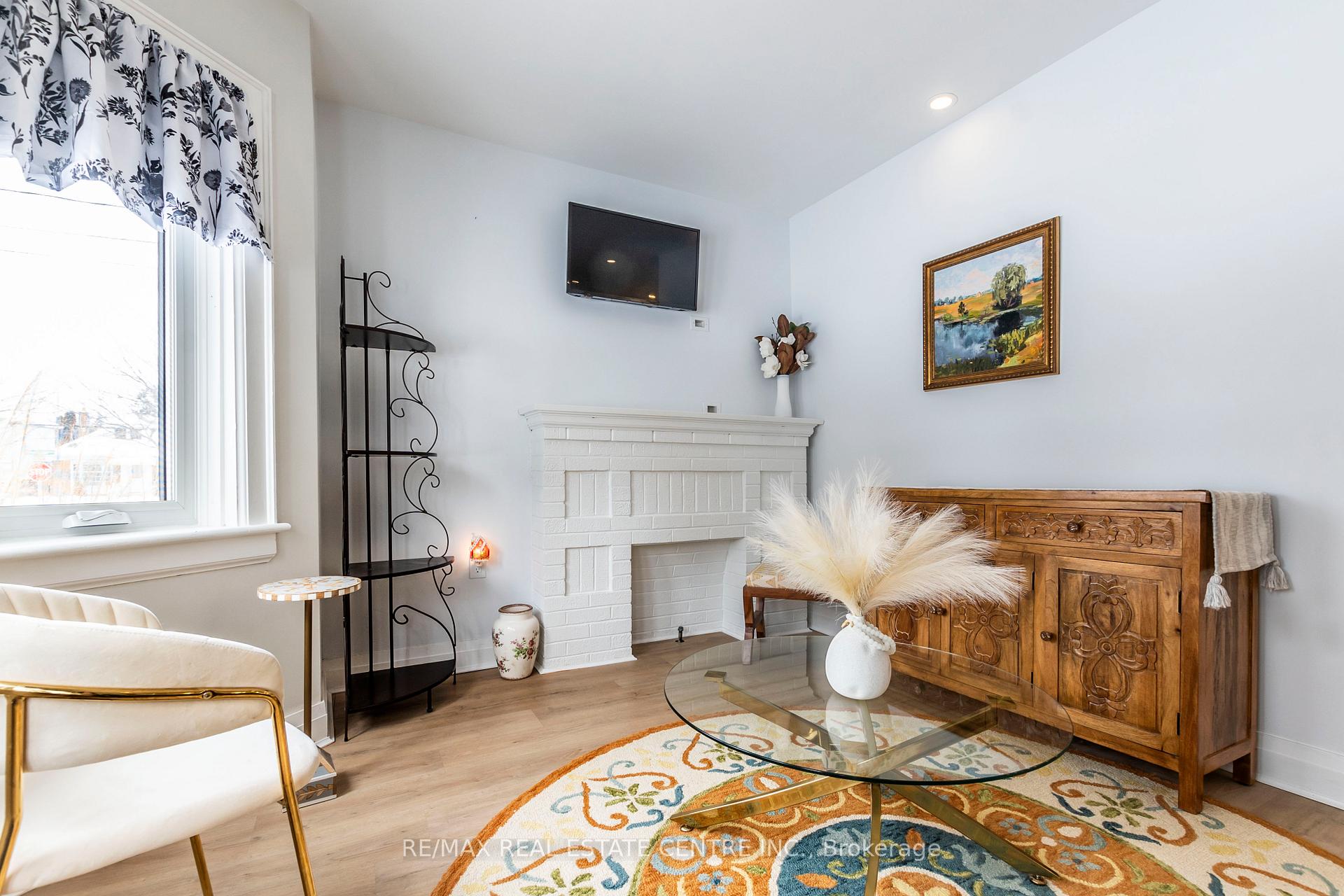 Photo 4 of 46 Kenmore Road, Hamilton, Westdale — HOMEH