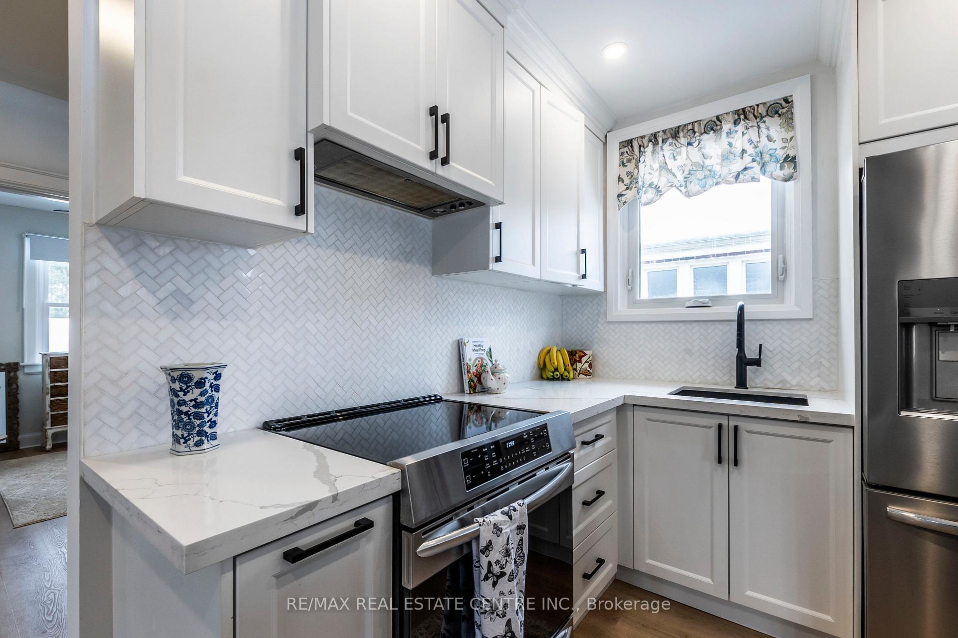 Photo 5 of 46 Kenmore Road, Hamilton, Westdale — HOMEH