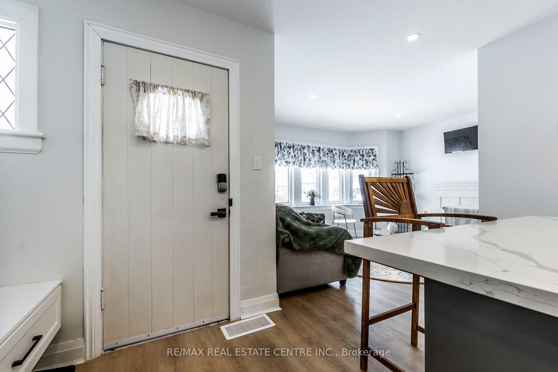 Photo 6 of 46 Kenmore Road, Hamilton, Westdale — HOMEH