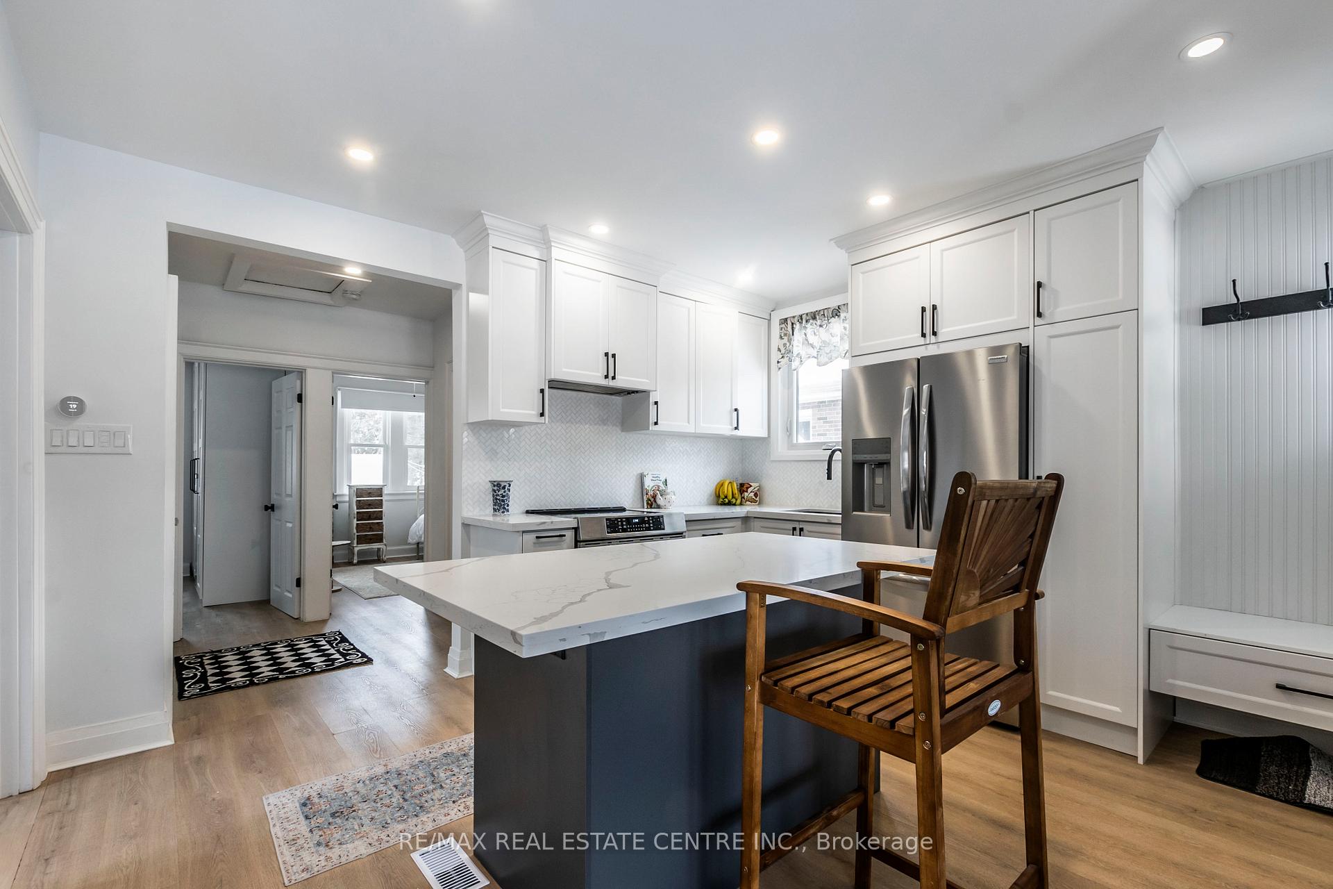 Photo 8 of 46 Kenmore Road, Hamilton, Westdale — HOMEH