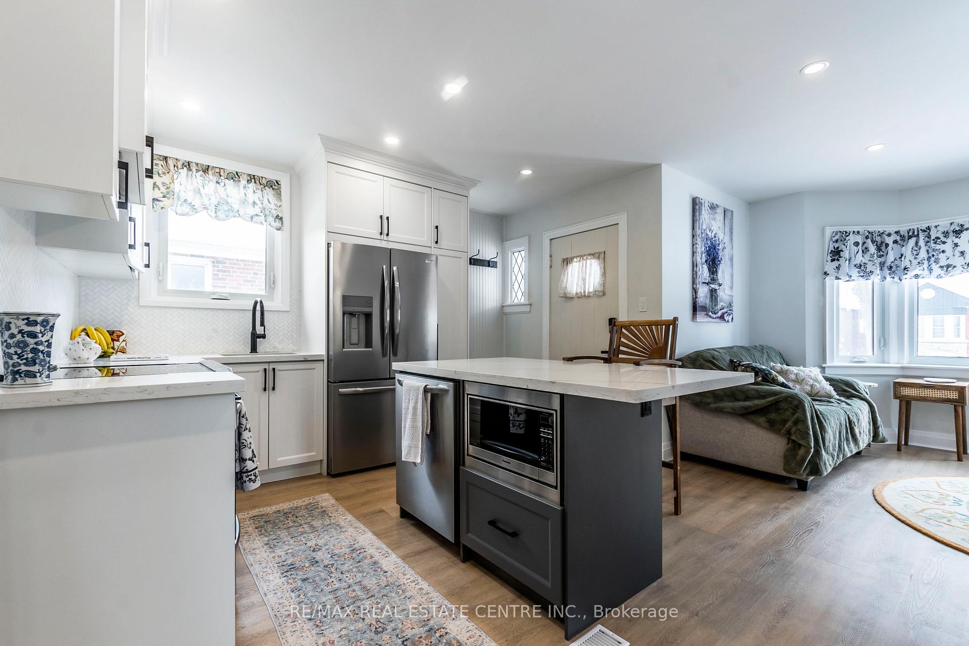 Photo 9 of 46 Kenmore Road, Hamilton, Westdale — HOMEH