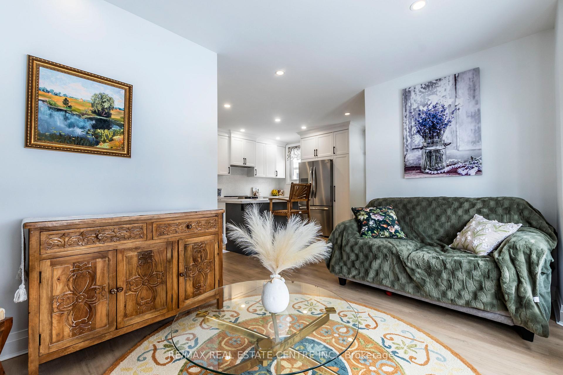 Photo 10 of 46 Kenmore Road, Hamilton, Westdale — HOMEH