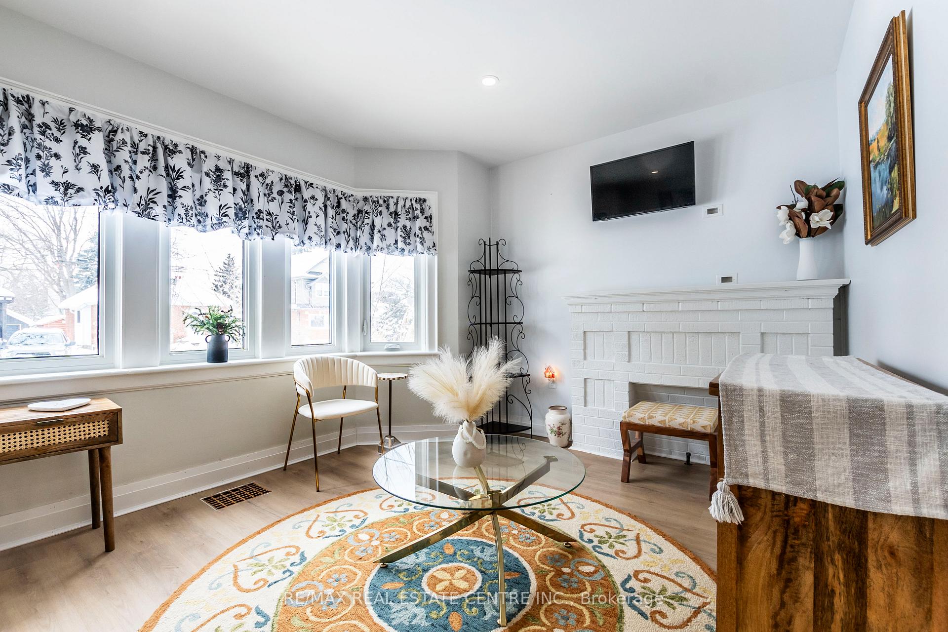 Photo 12 of 46 Kenmore Road, Hamilton, Westdale — HOMEH