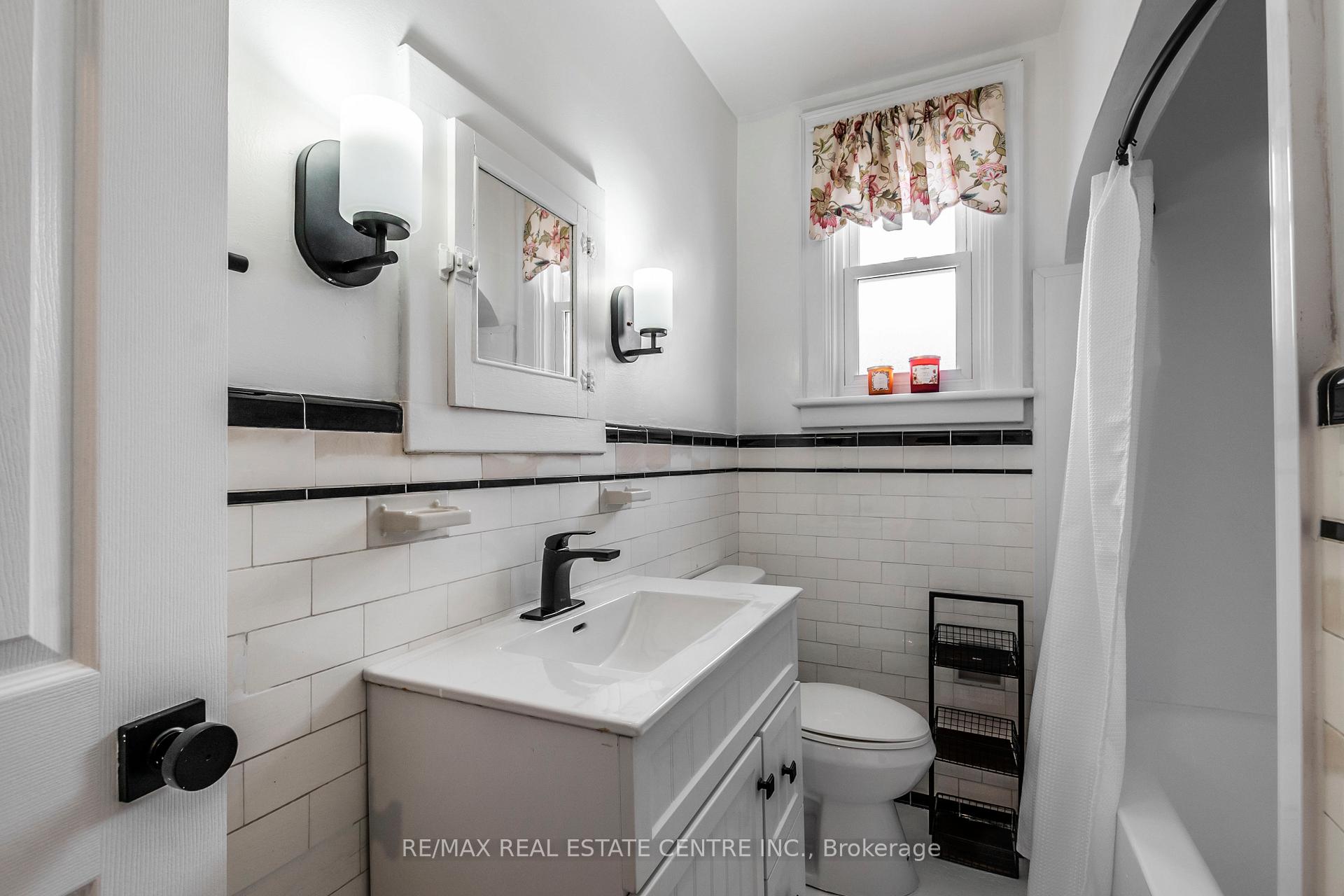 Photo 20 of 46 Kenmore Road, Hamilton, Westdale — HOMEH